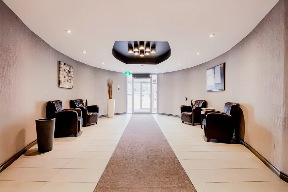 500 & 560 Proudfoot Lane image