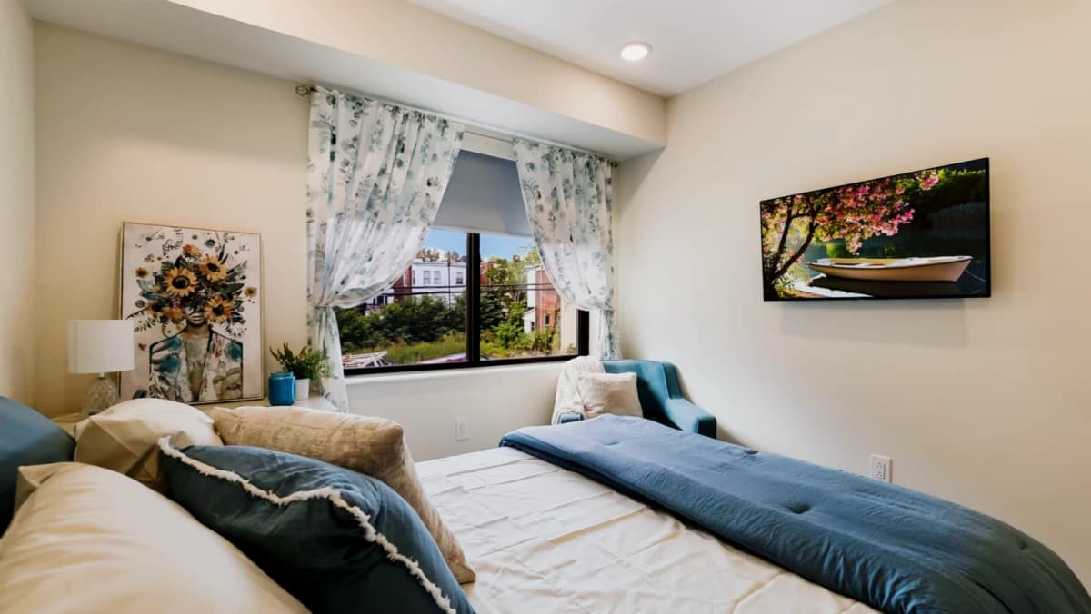 4419 Ludlow image