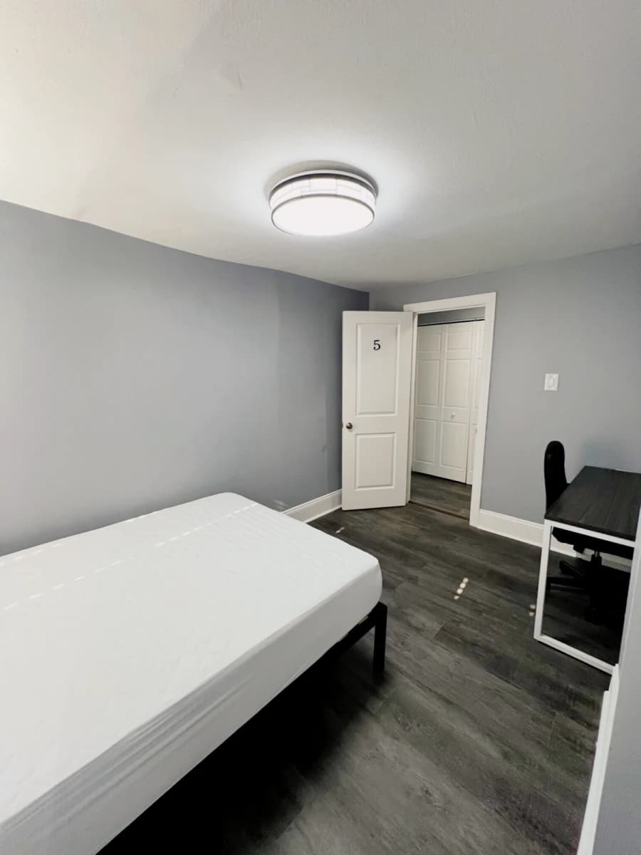 5 Bed 2 Bath