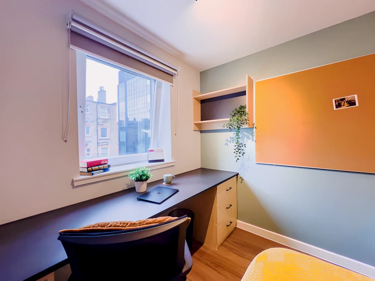 Ensuite silver - city view