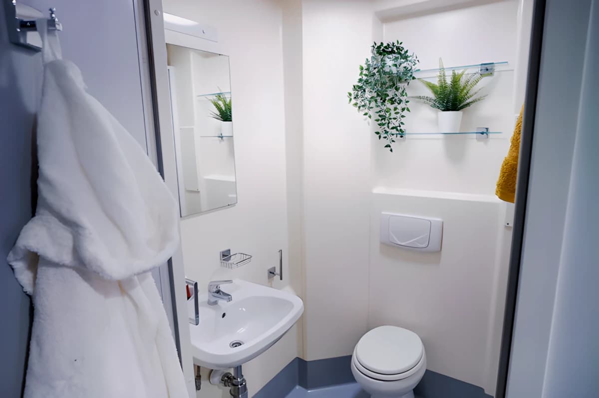Ensuite silver - city view