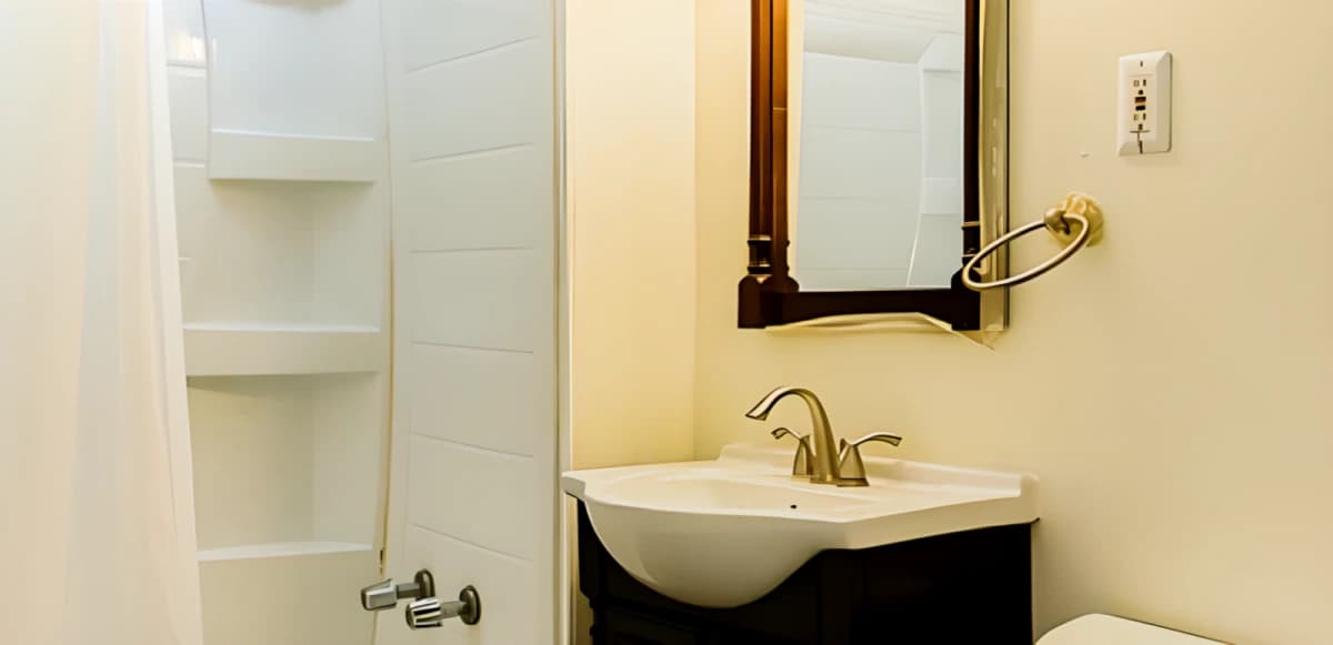5 Bed 1.5 Bath Apartment 1