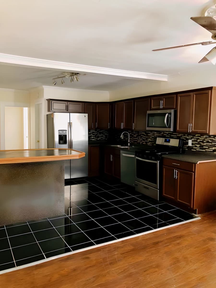 4 Bed 2 Bath Apartment 2