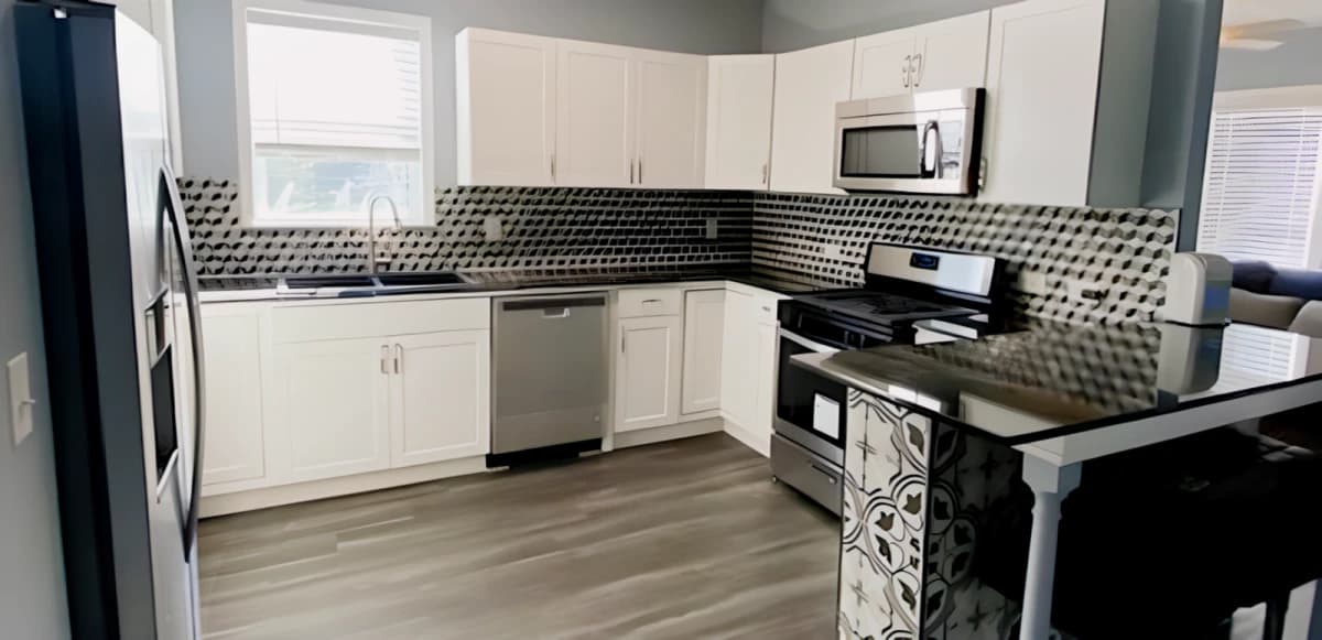 4 Bed 2 Bath Apartment 2