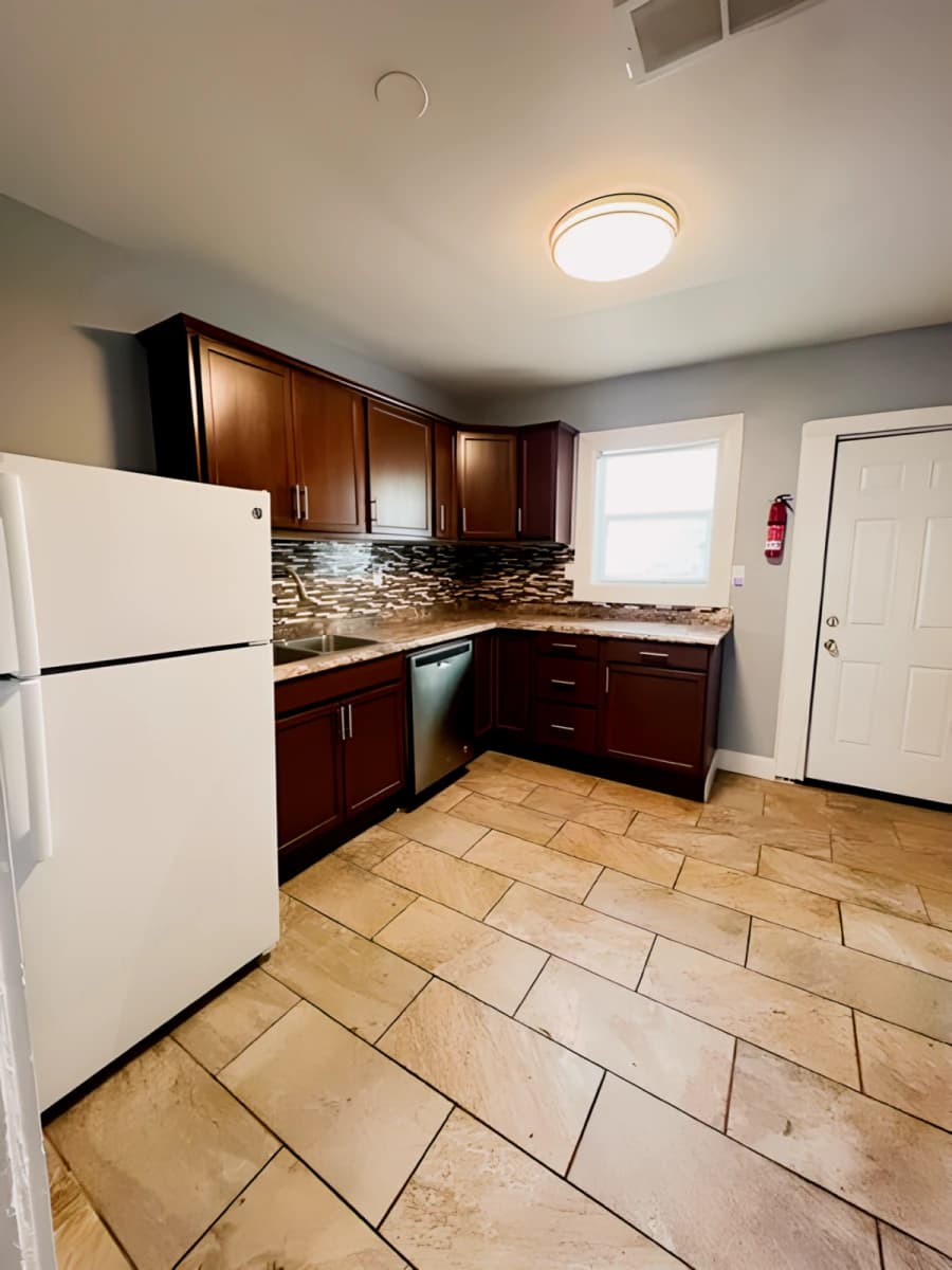 Large 2 Bedroom Apartment 2