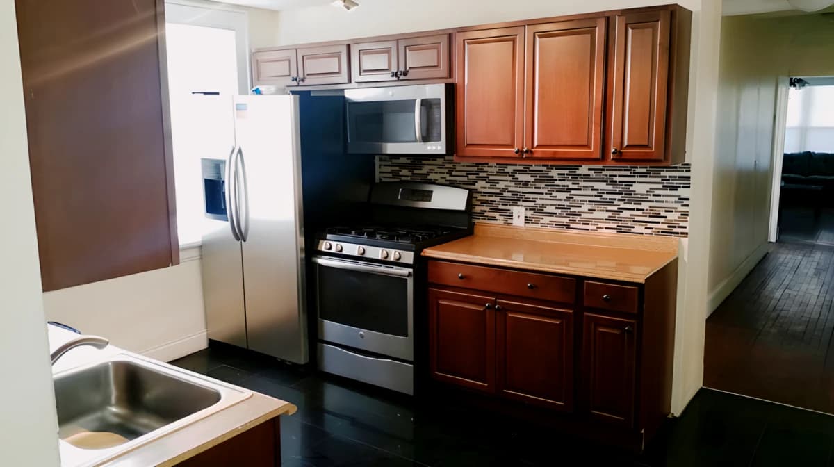6 Bed 2 Bath