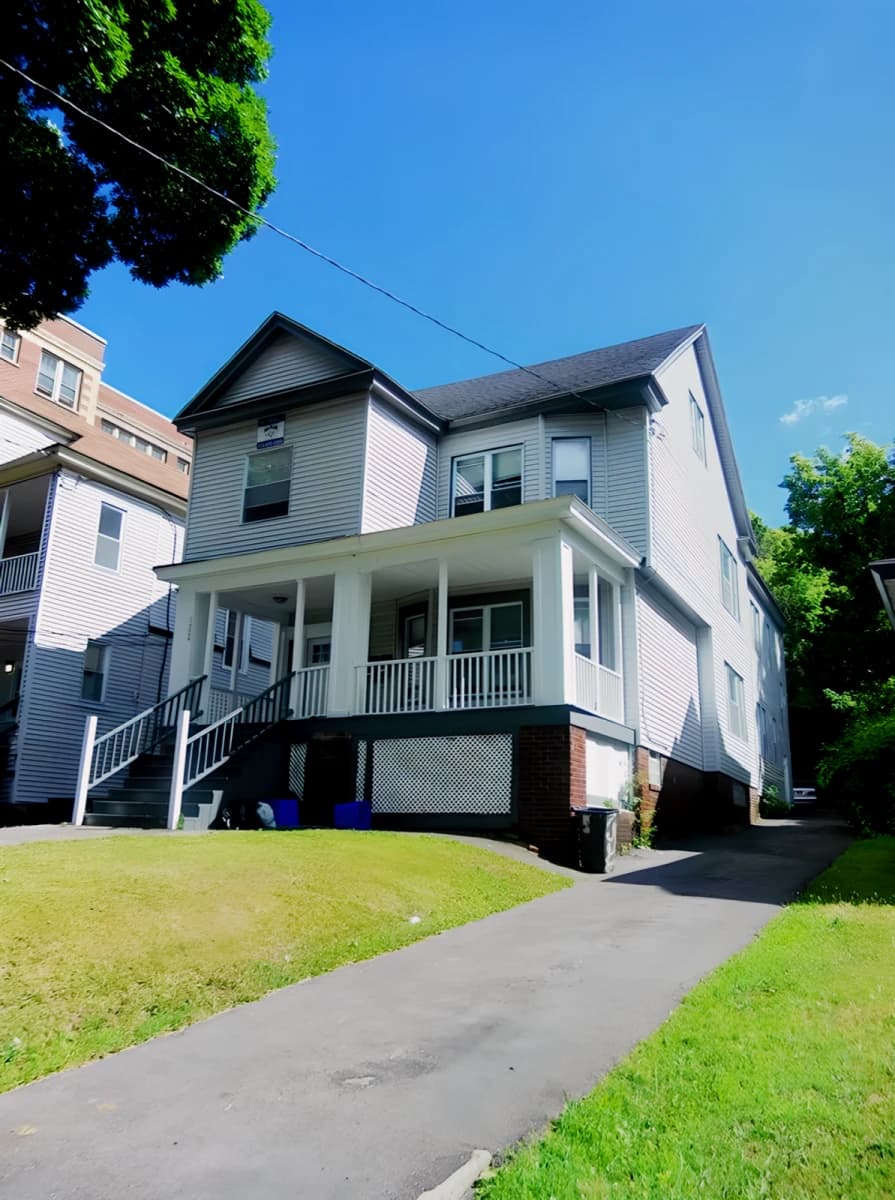 1524 East Genesee St Apartment 2
