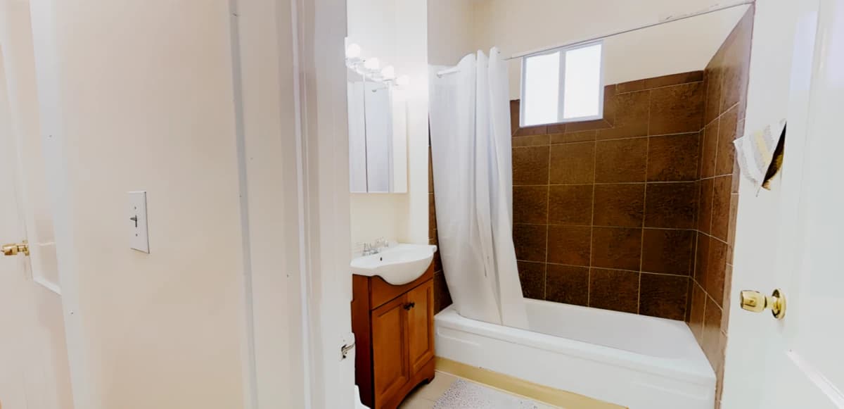 1526 East Genesee St image