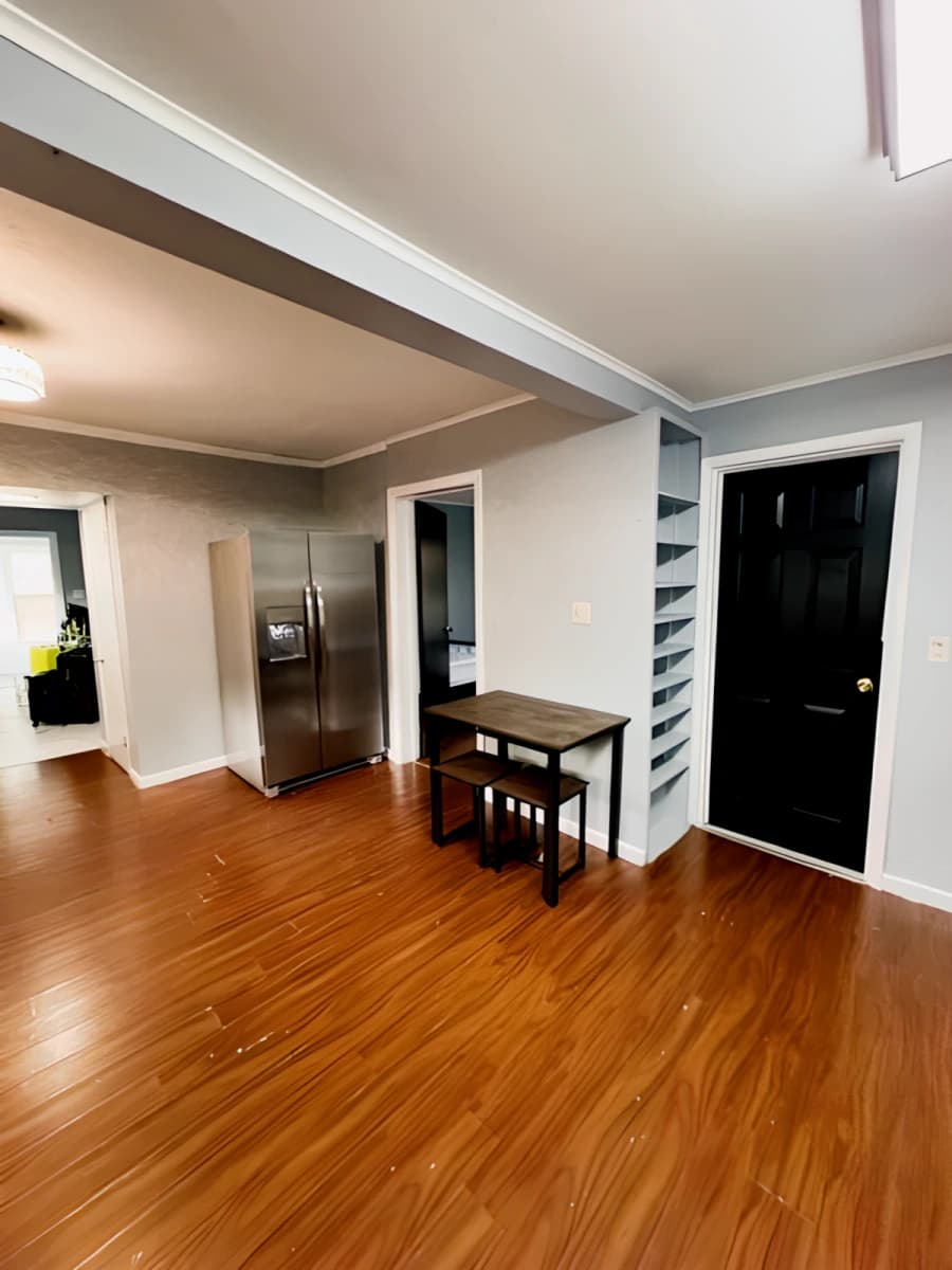 1112 East Colvin St image