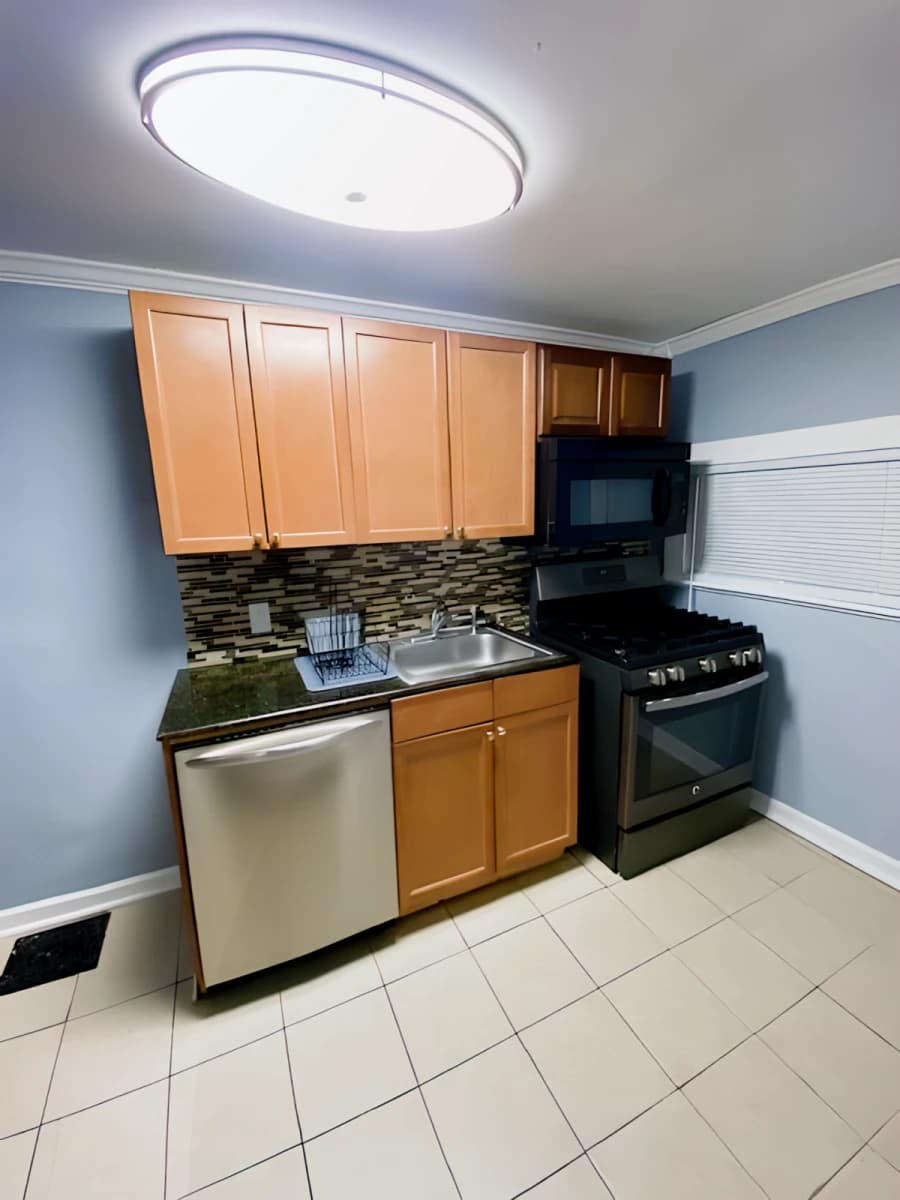 Large 1 Bedroom Apartment 1