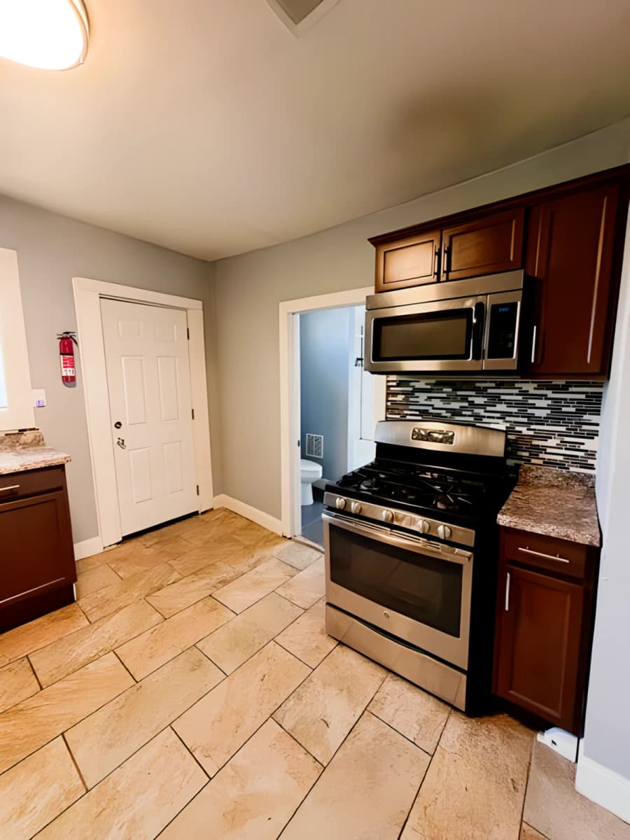 Large 2 Bedroom Apartment 2