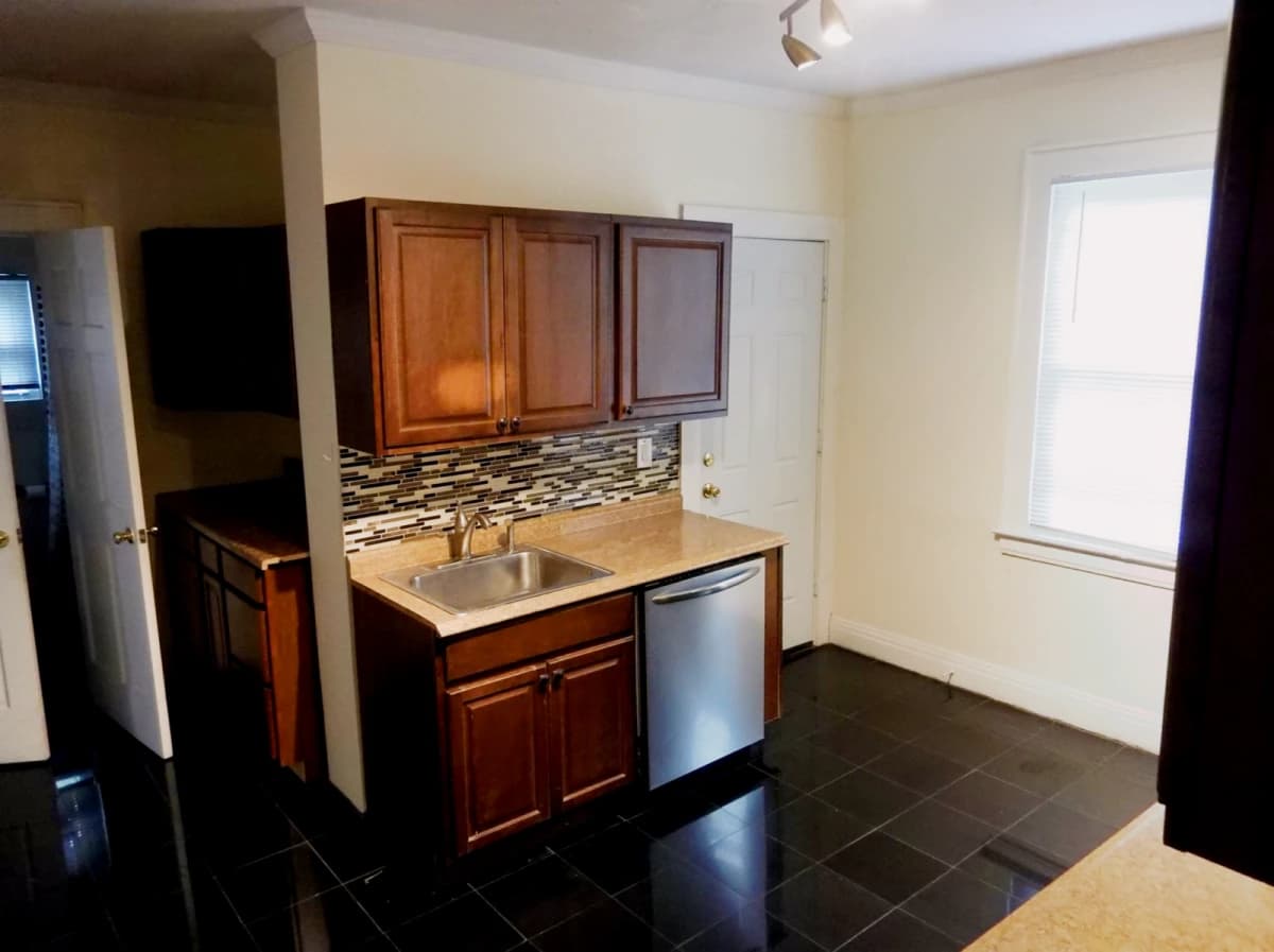 6 Bed 2 Bath