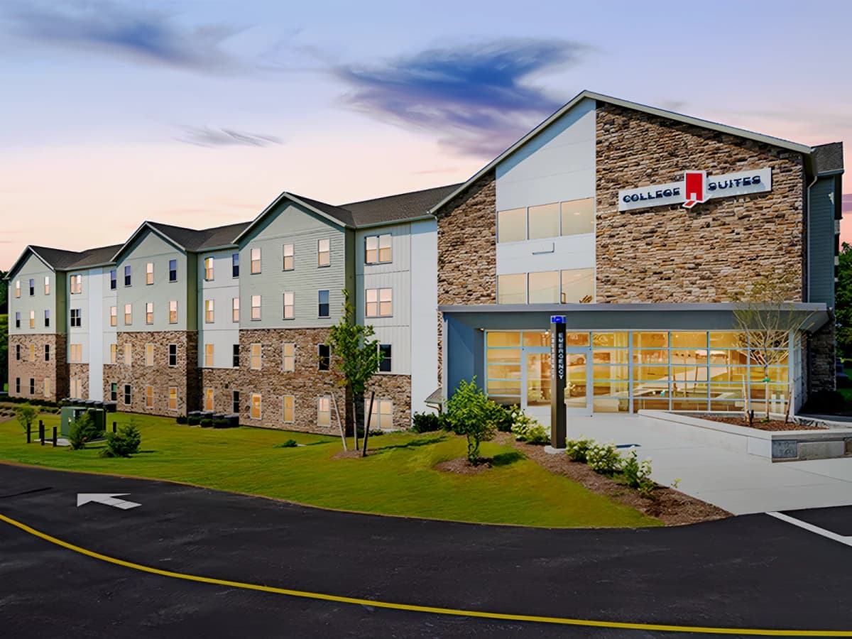 College Suites at Hudson Valley image