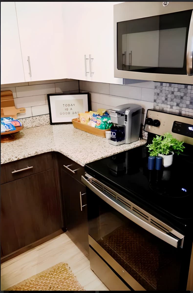 200 Edgewood image