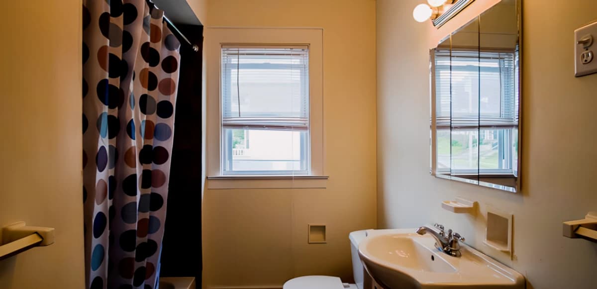 2401 East Genesee St image