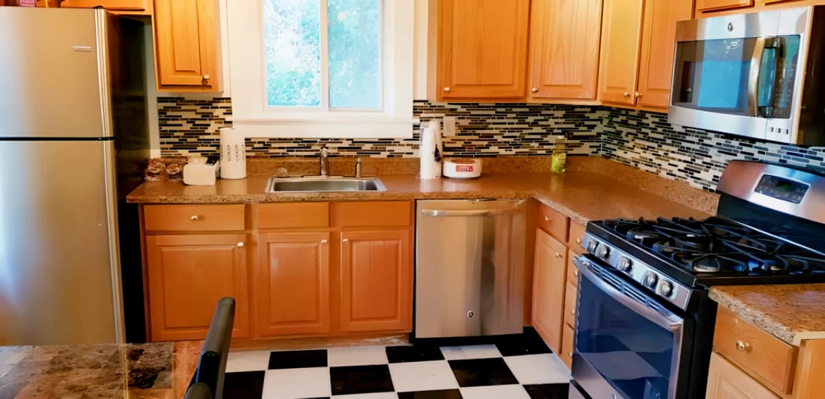 6 Bed 2 Bath Apartment 2