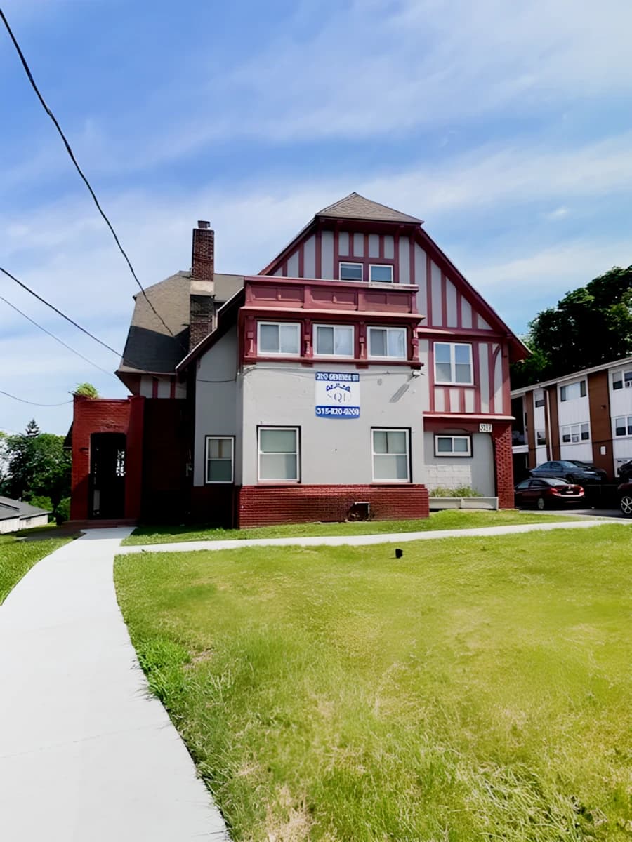 2017 East Genesee St image 2