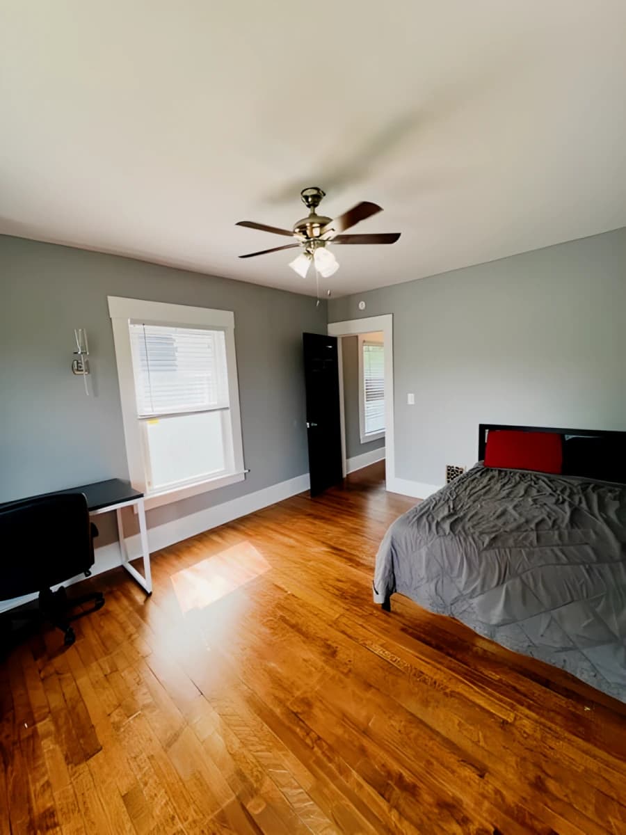 300 Lexington Ave image
