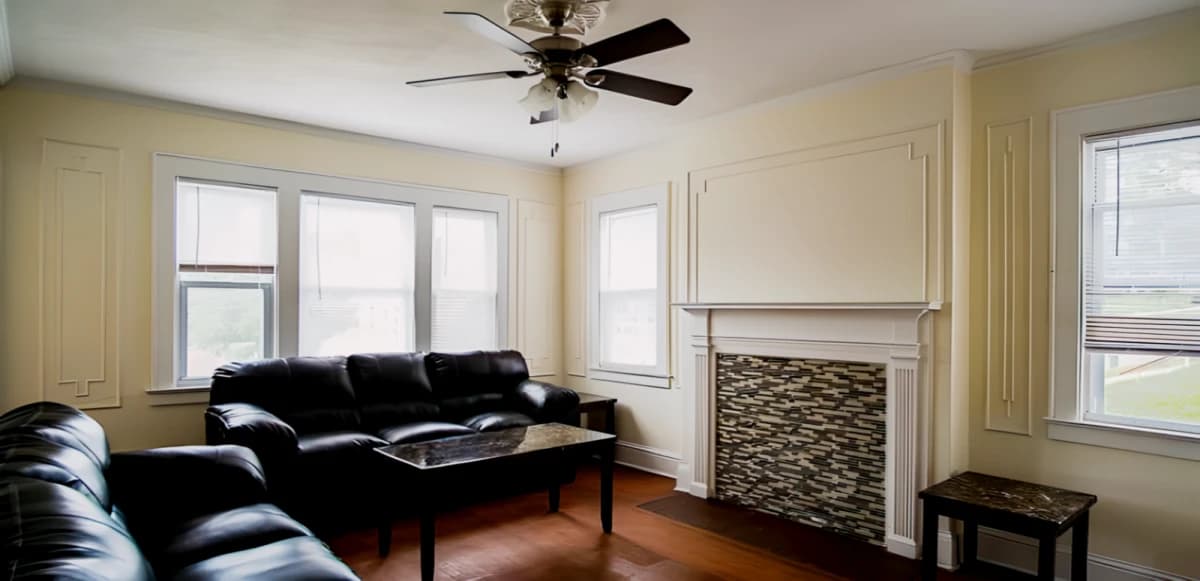 2401 East Genesee St image
