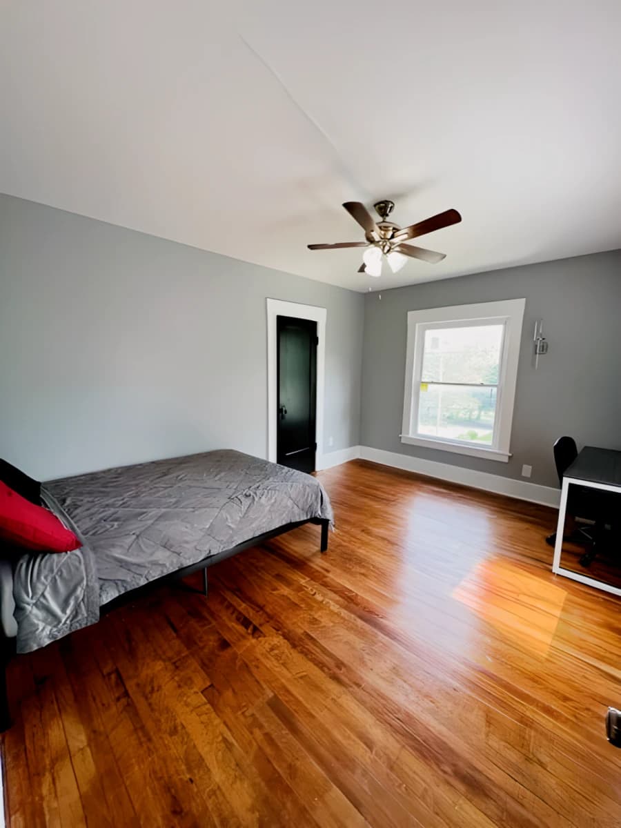 300 Lexington Ave image