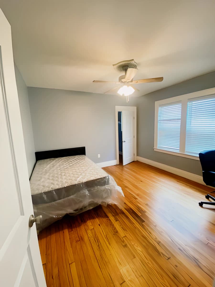 2411 E Genesee St image