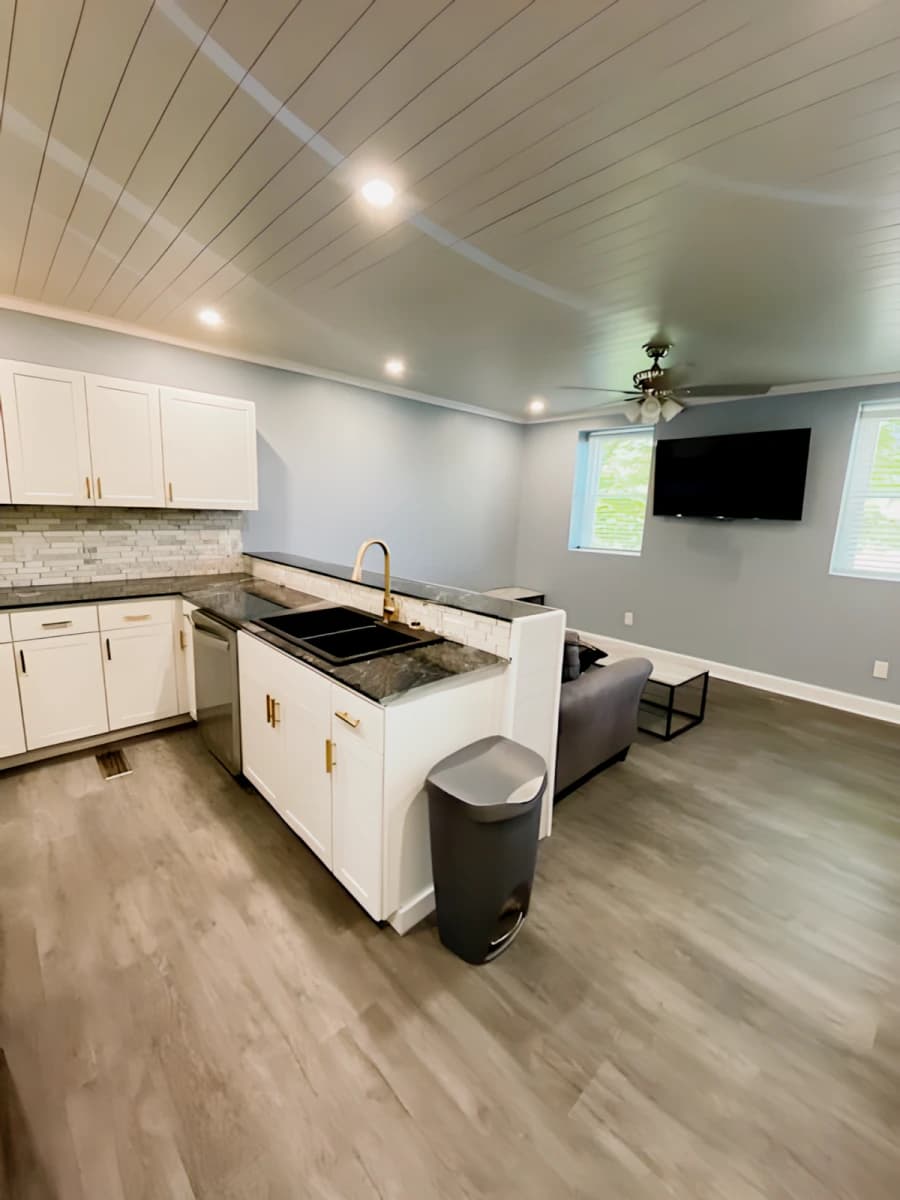 1 Bed 1 Bath Apt 1