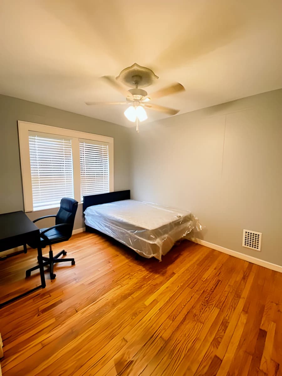 2411 E Genesee St image