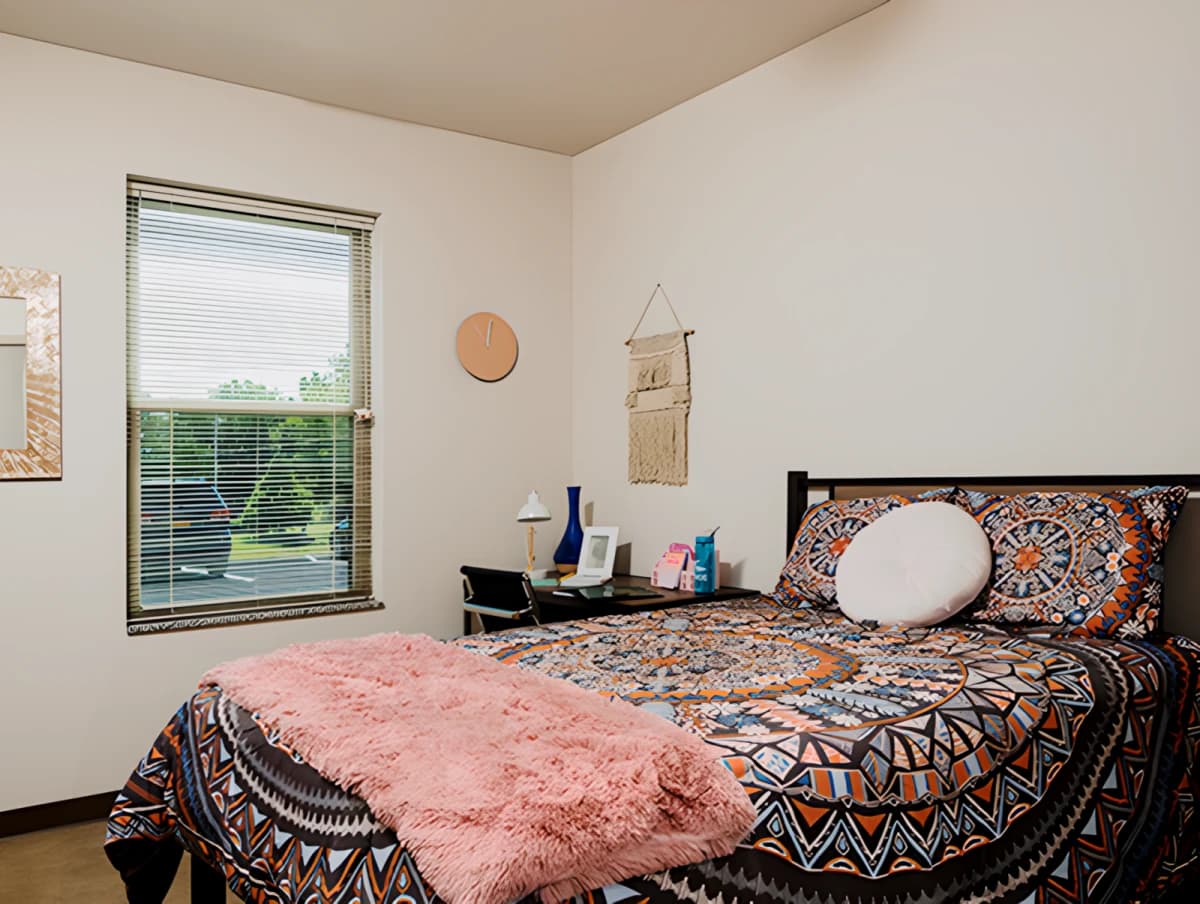 College Suites at Hudson Valley image