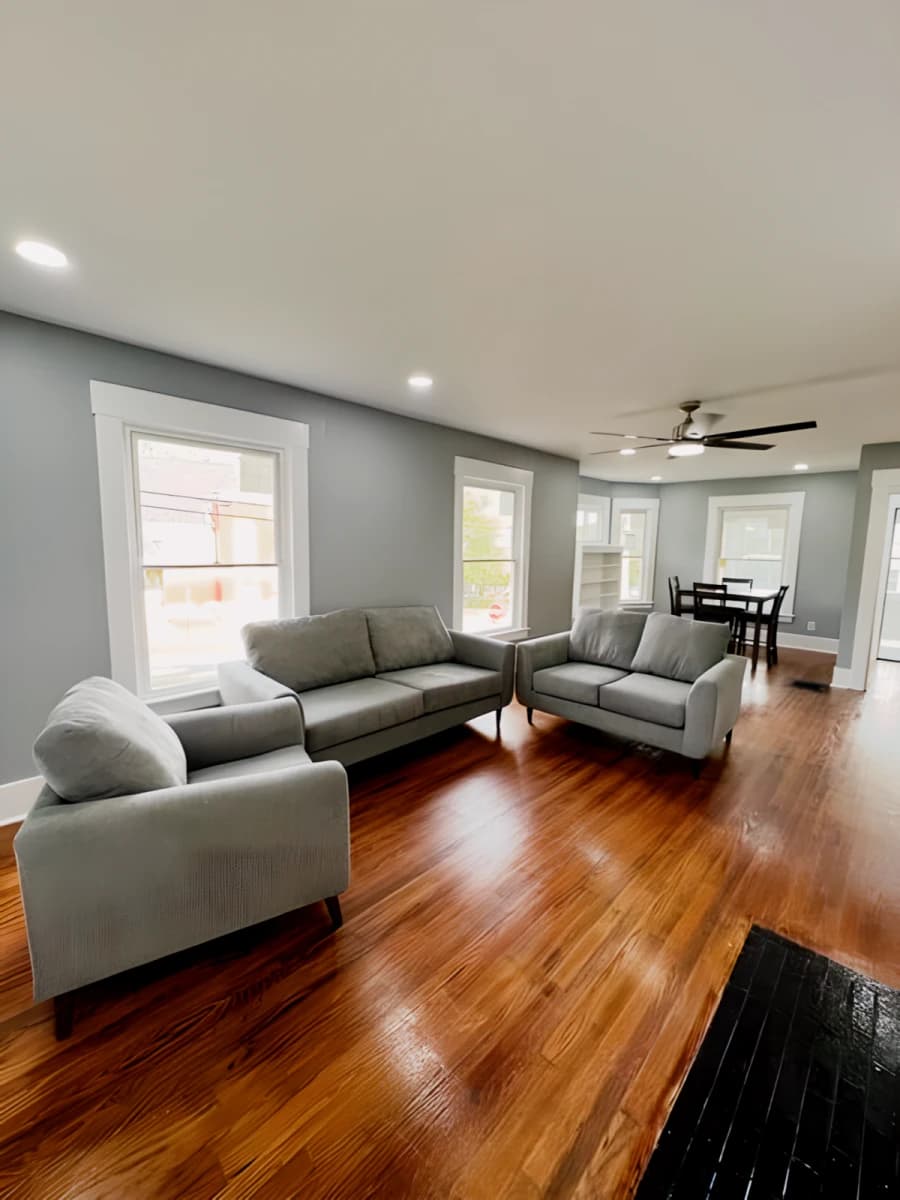 300 Lexington Ave image