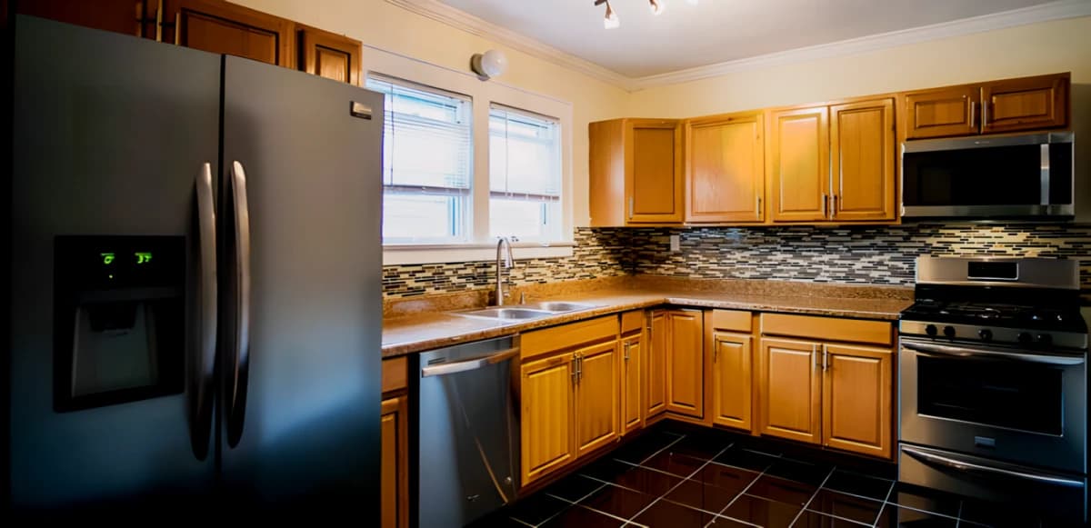 6 Bed 2 Bath Apartment 2