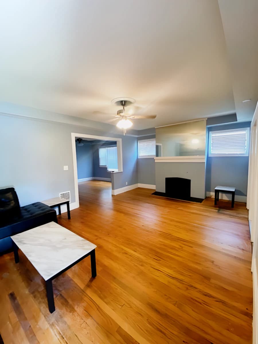 2411 E Genesee St image