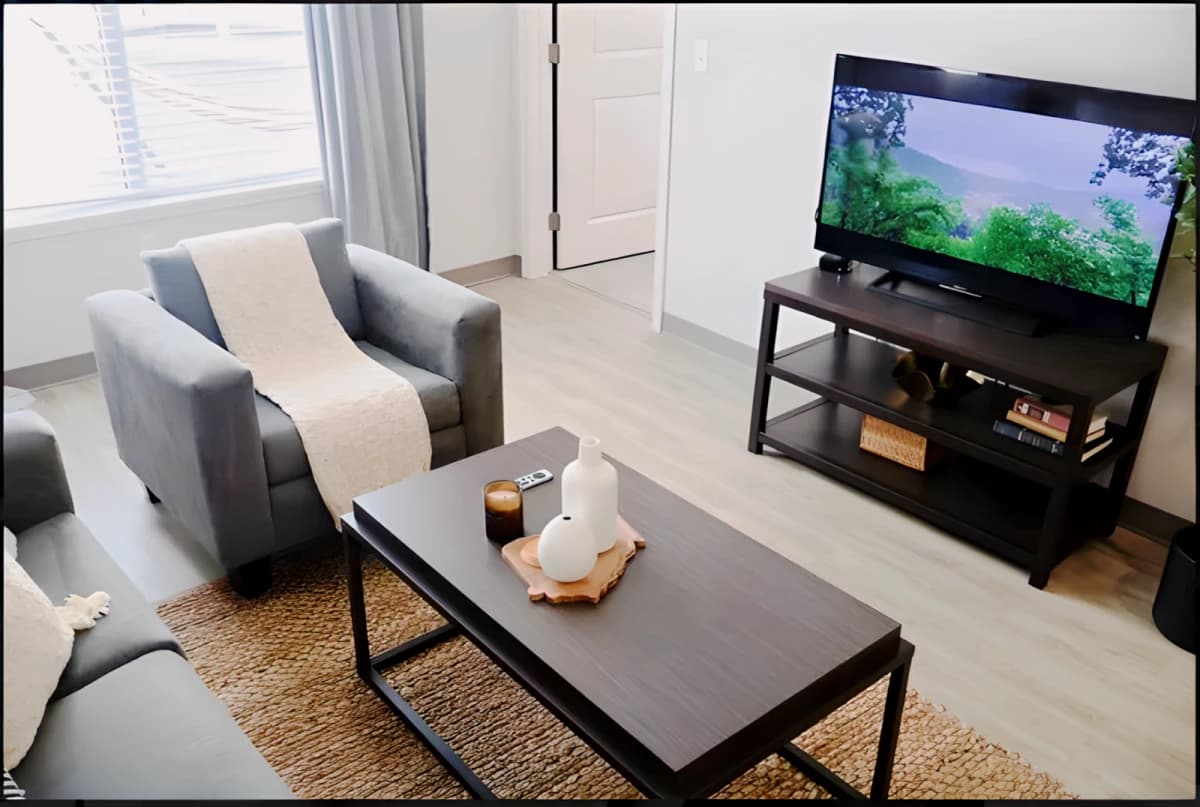 200 Edgewood image