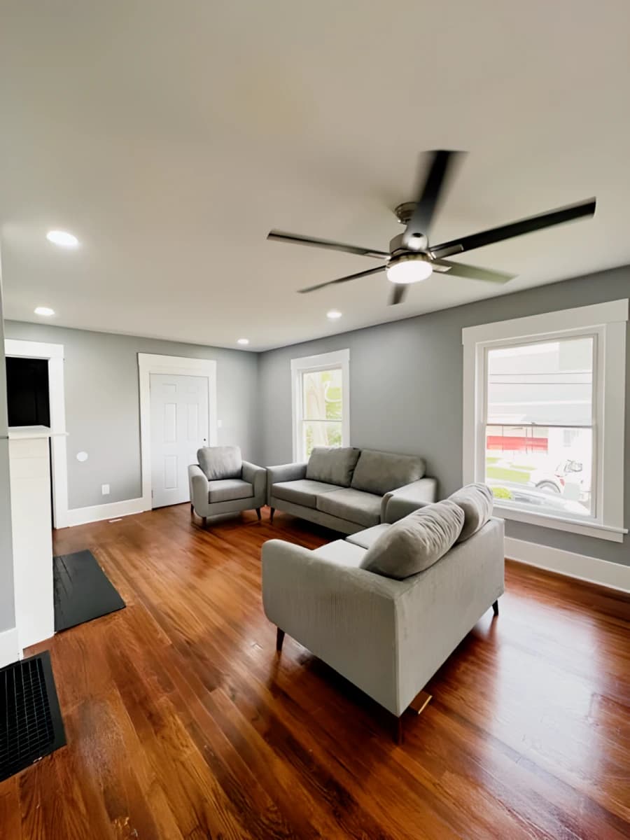 300 Lexington Ave image