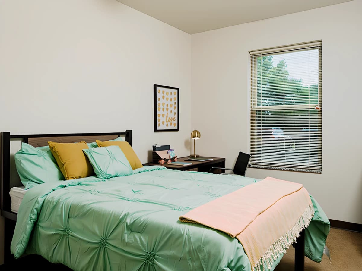 College Suites at Hudson Valley image