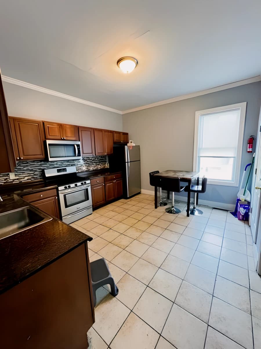 301 Lexington Ave image