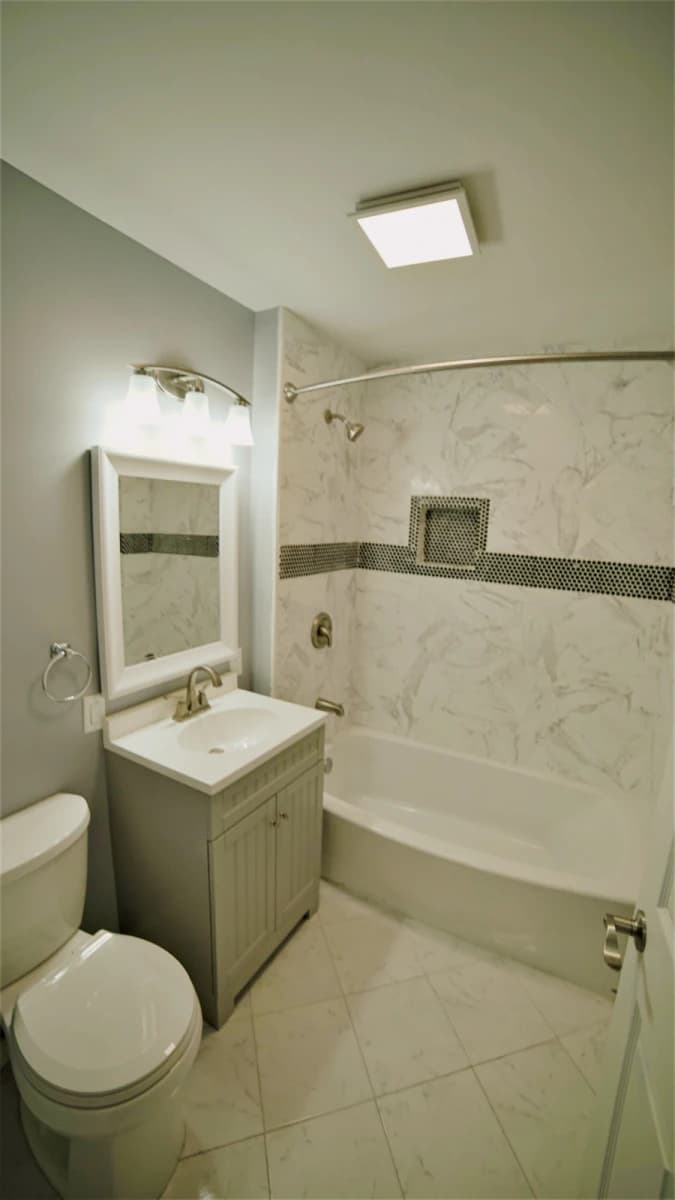 121 Lexington Ave image