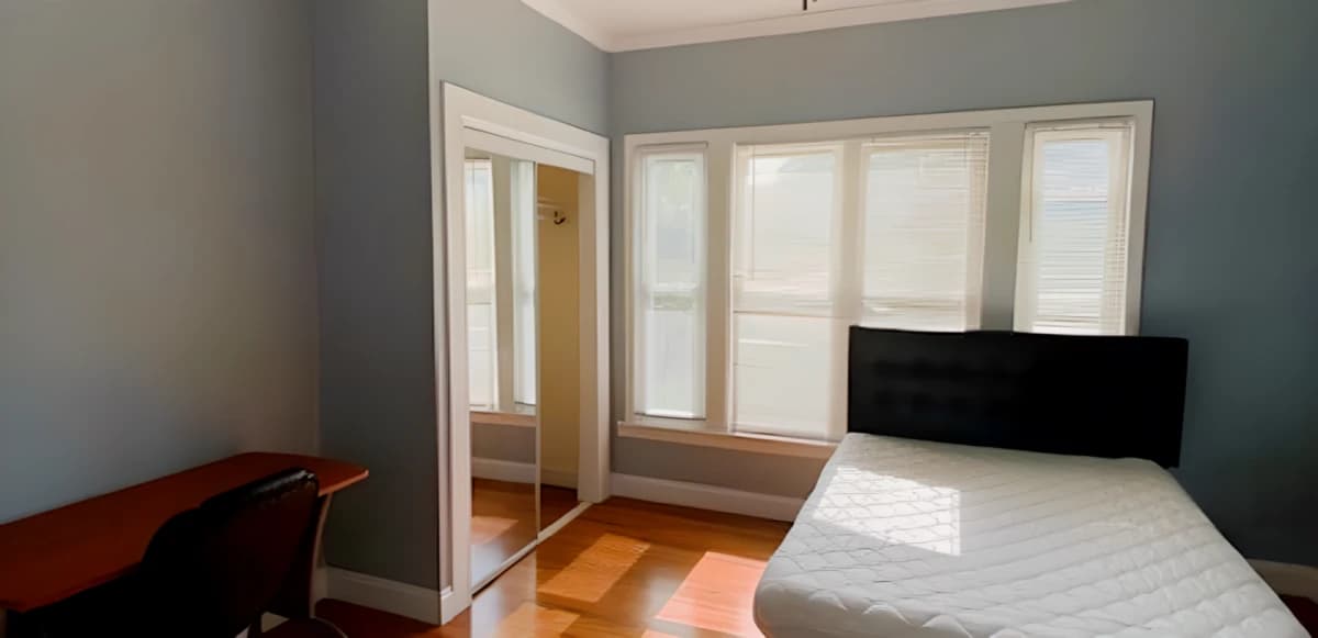 109 Lexington Ave image 2