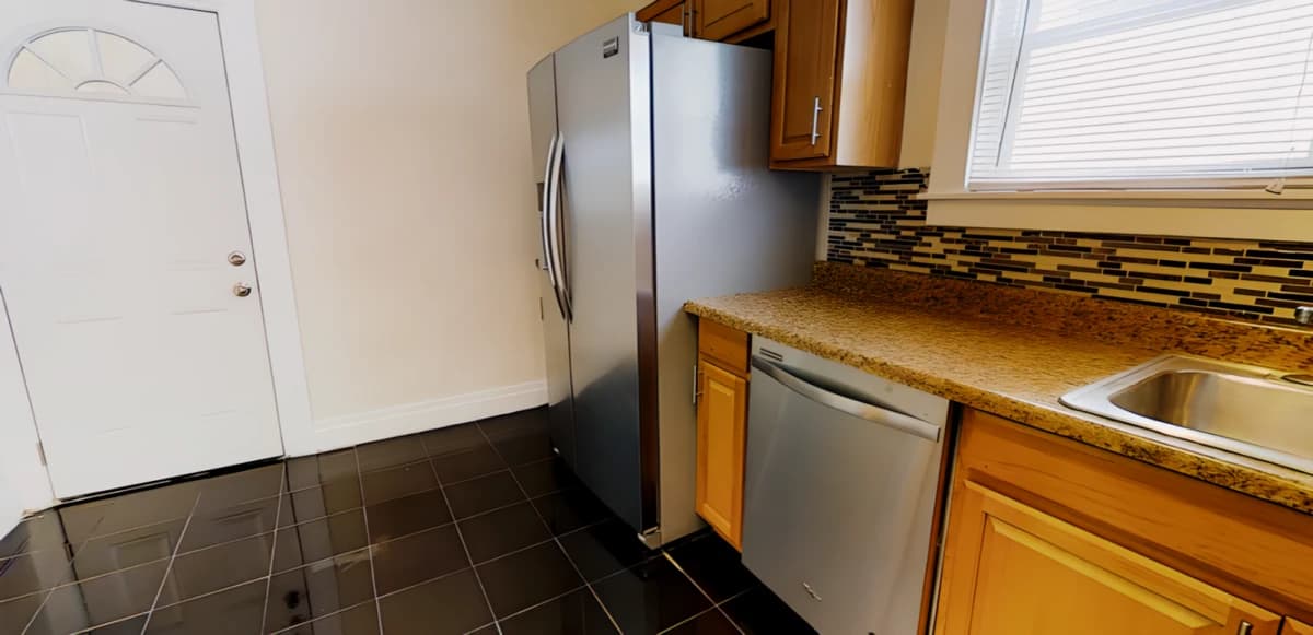 6 Bed 2 Bath Apartment 2