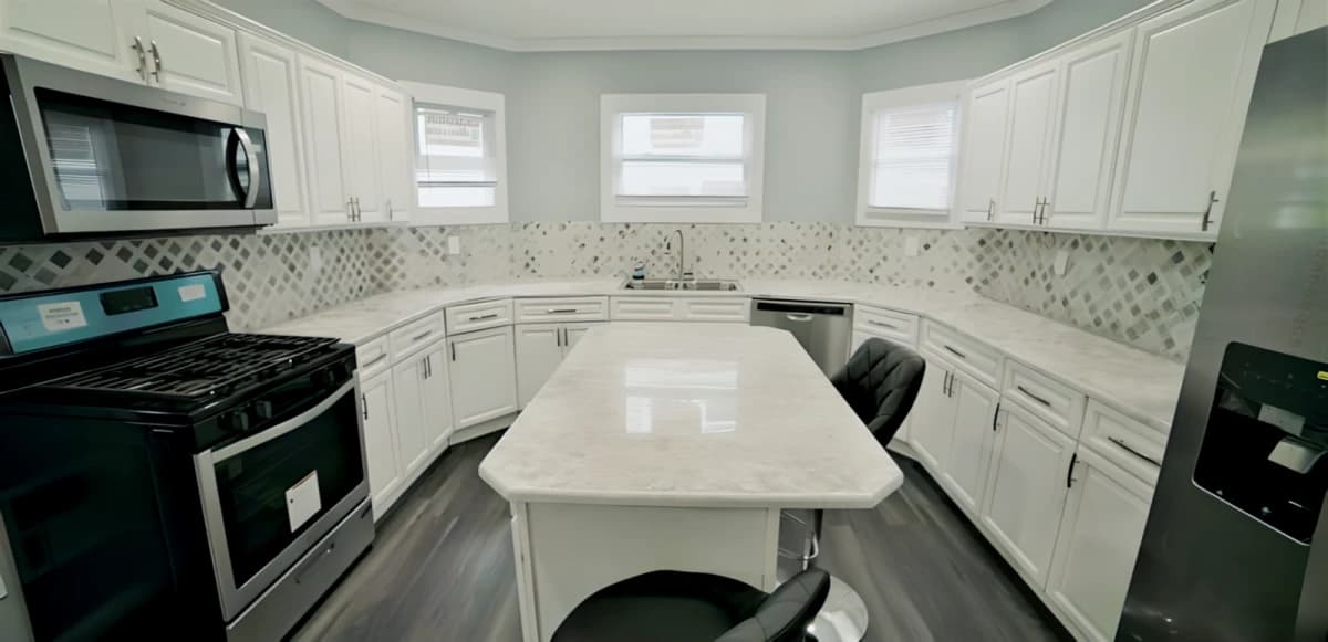 4 Bed 2.5 Bath Apartment 1