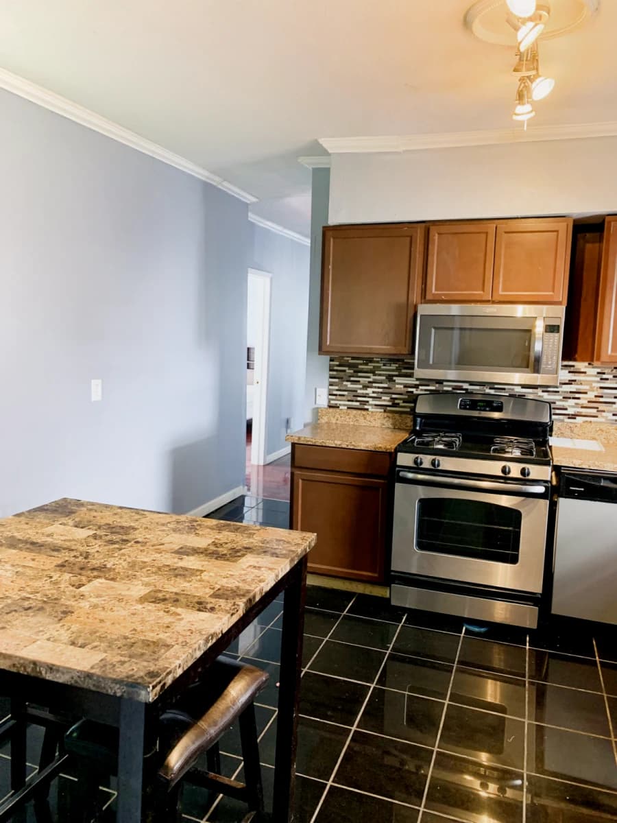 141 Lexington Ave image