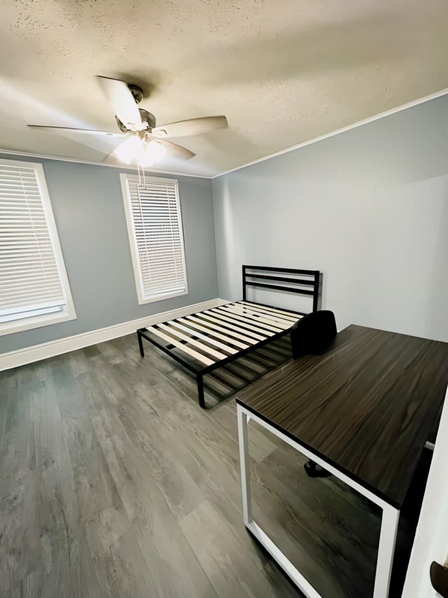 135 Lexington Ave image