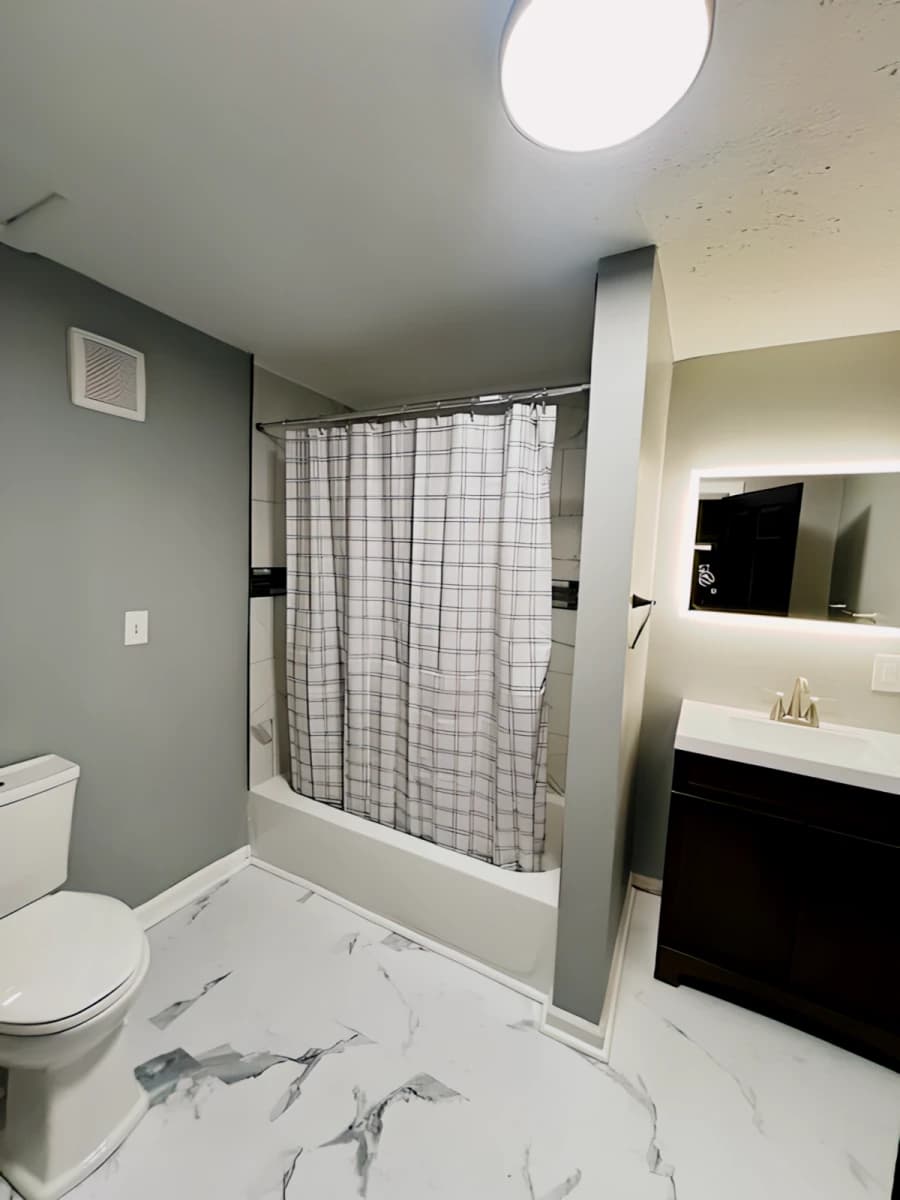 135 Lexington Ave image