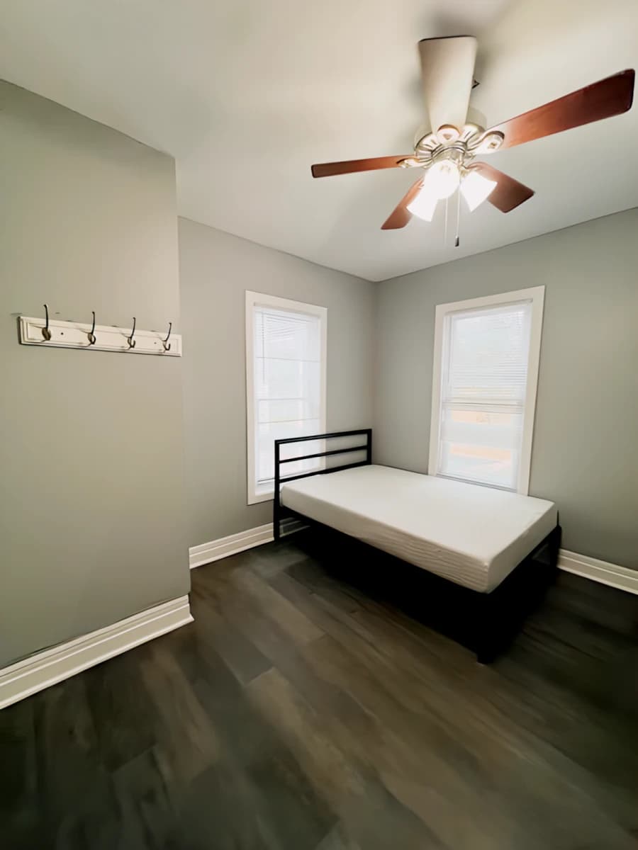 135 Lexington Ave image