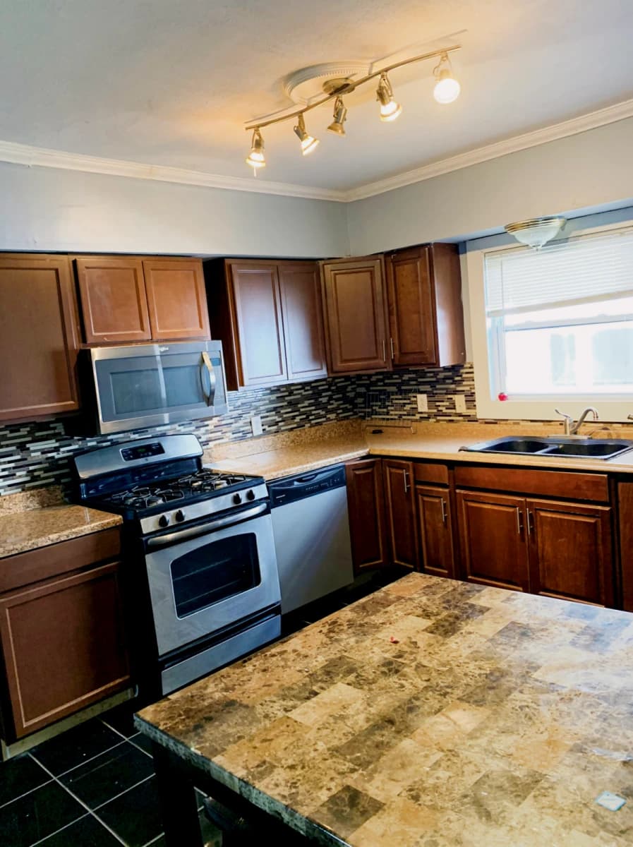 141 Lexington Ave image