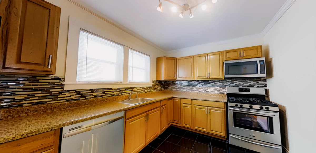 6 Bed 2 Bath Apartment 2