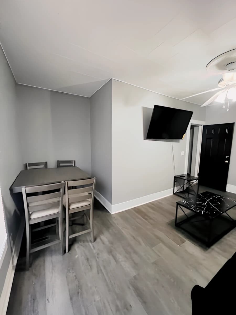 135 Lexington Ave image