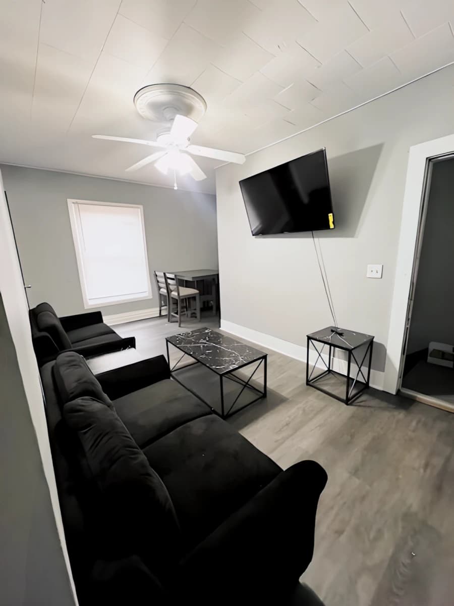 135 Lexington Ave image