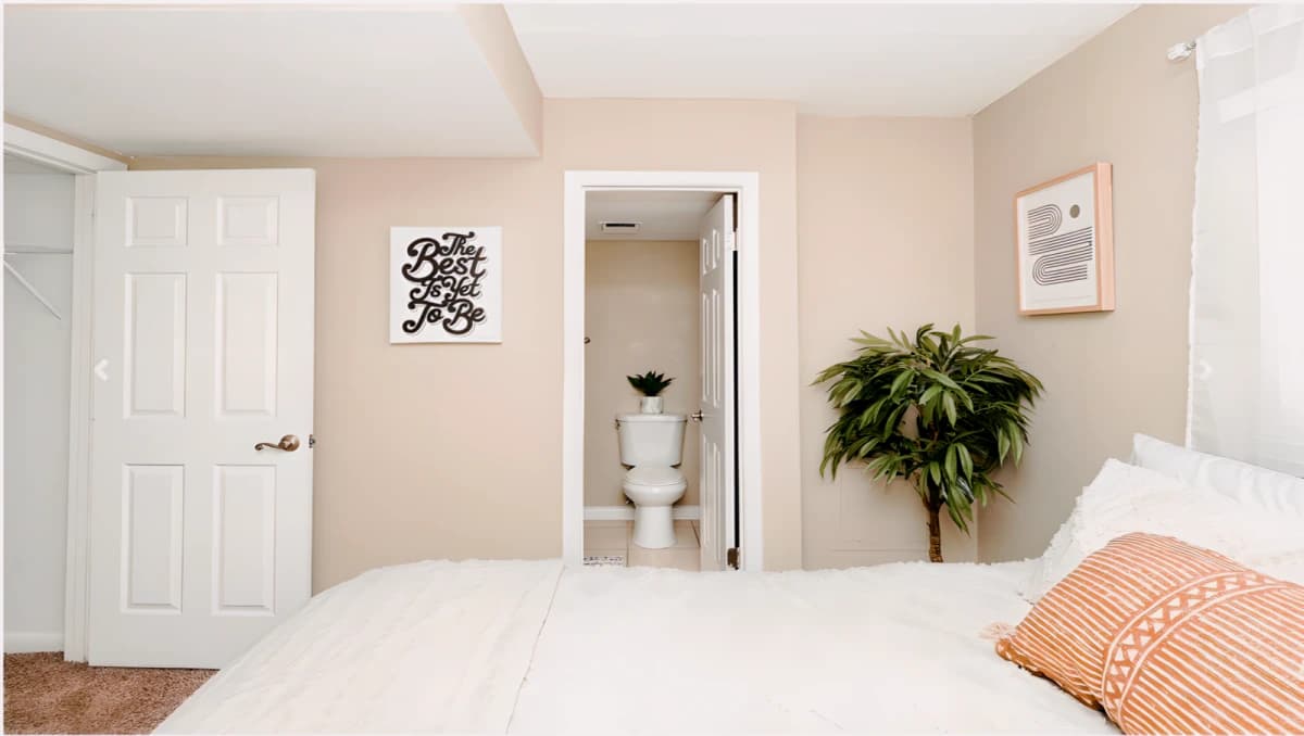 U Lake Apartment image 3