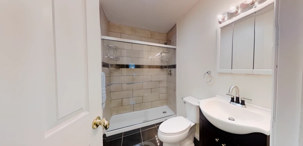 7 bed 3 bath Apartment 2