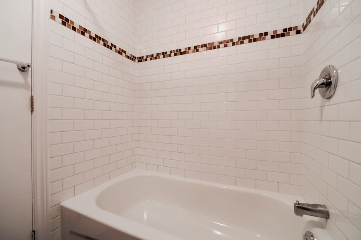 1 Bedroom in  5 bed 2 bath